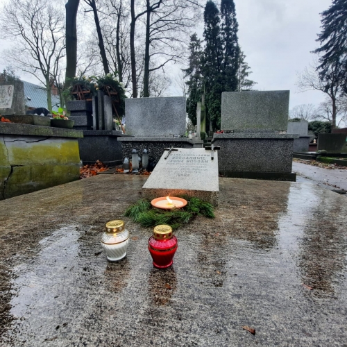 Grób Janiny Bogdan na cmentarzu przy al. Kobylińskiego